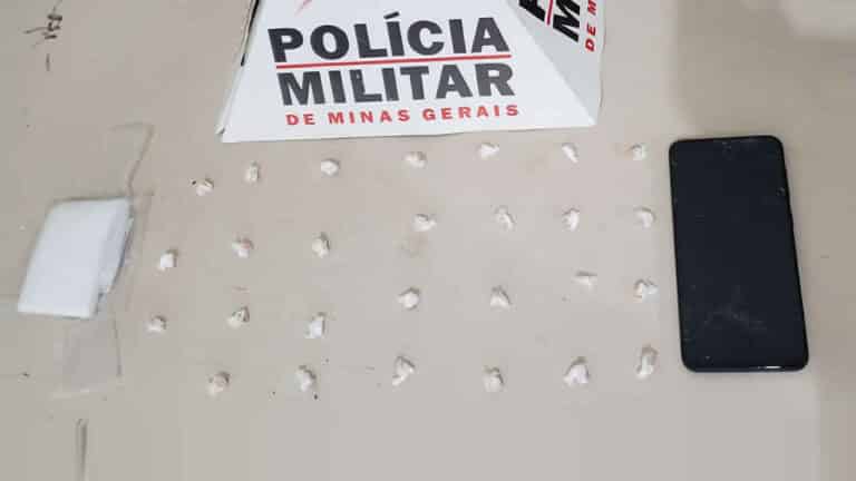 Adolescente é apreendido após PM encontrar 27 pedras de crack prontas para o comércio escondidas em casa