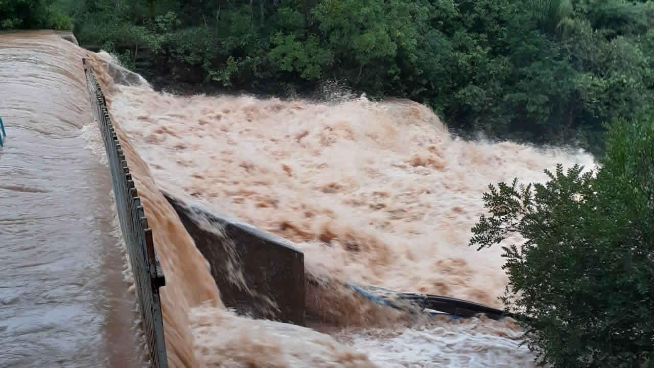 Vídeo: Cachoeira do Garimpo também apresenta alto volume após as chuvas em João Pinheiro
