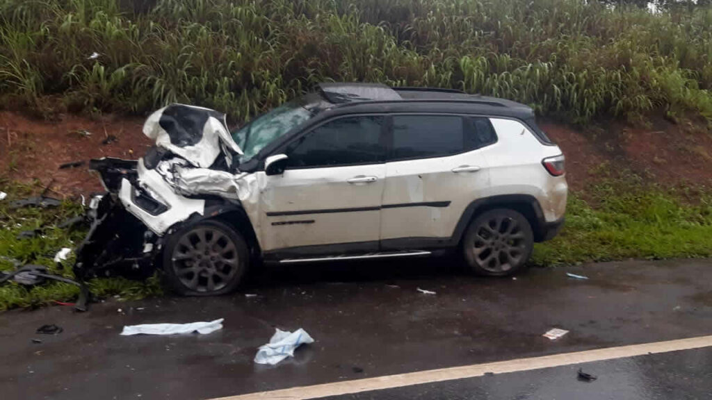 Pai, mãe e filha de 15 anos morrem em gravíssimo acidente na BR-040 em João Pinheiro