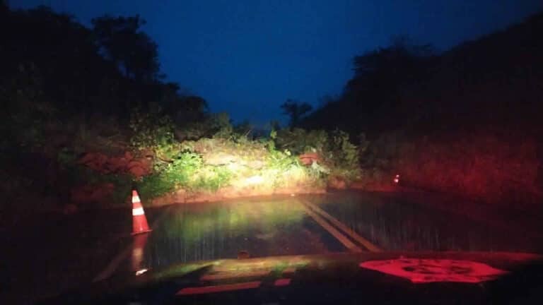 BR-365 volta a ser interditada entre Patos de Minas e Varjão após novos deslizamentos de encosta
