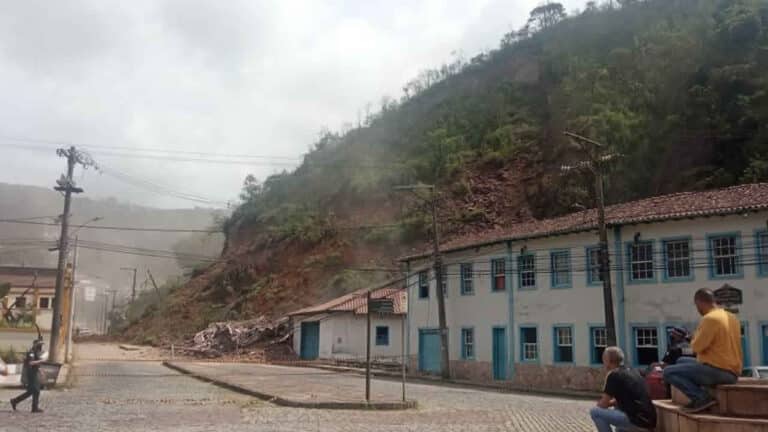 Desastre: Morro da Forca desaba em Ouro Preto e atinge pelo menos dois casarões; veja o vídeo