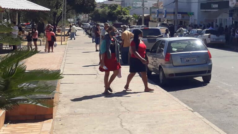 Minas Gerais suspende exigência do licenciamento de 2021 até junho; a decisão já foi publicada no Diário Oficial