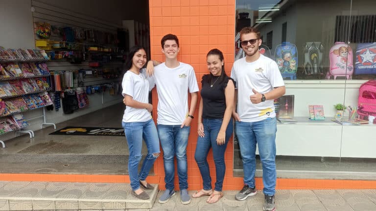 Papelaria Ipê está com mega promoção e oferece material escolar em 10x sem juros