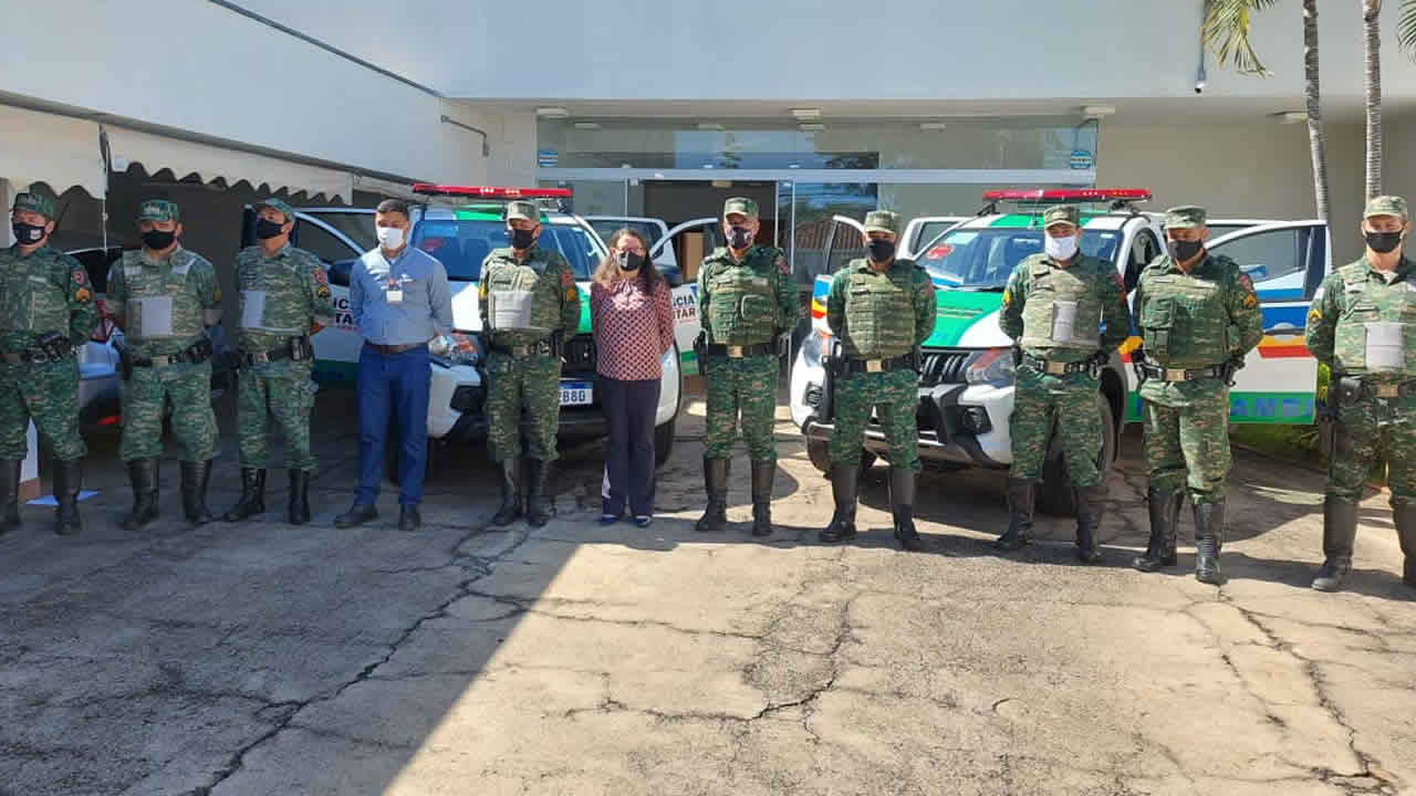 Polícia Militar de João Pinheiro recebe duas caminhonetes 0 km; veículos farão parte da frota ambiental