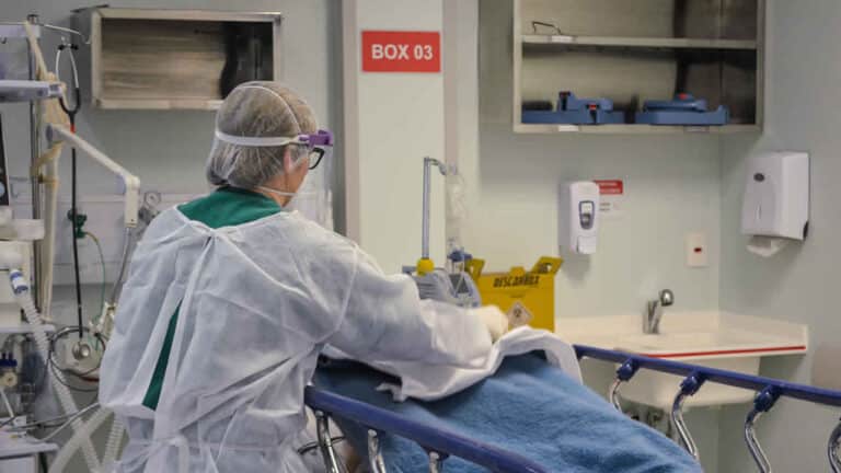 Covid: Secretária de Saúde aponta que 80% dos internados em UTI não vacinaram ou tomaram apenas uma dose em MG