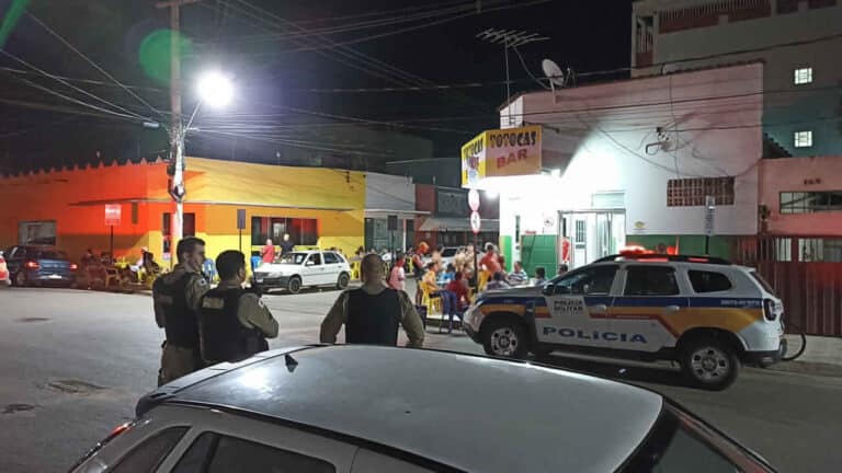 Algazarra com som alto, brigas e confusão marca noite de domingo em bar no Centro de João Pinheiro