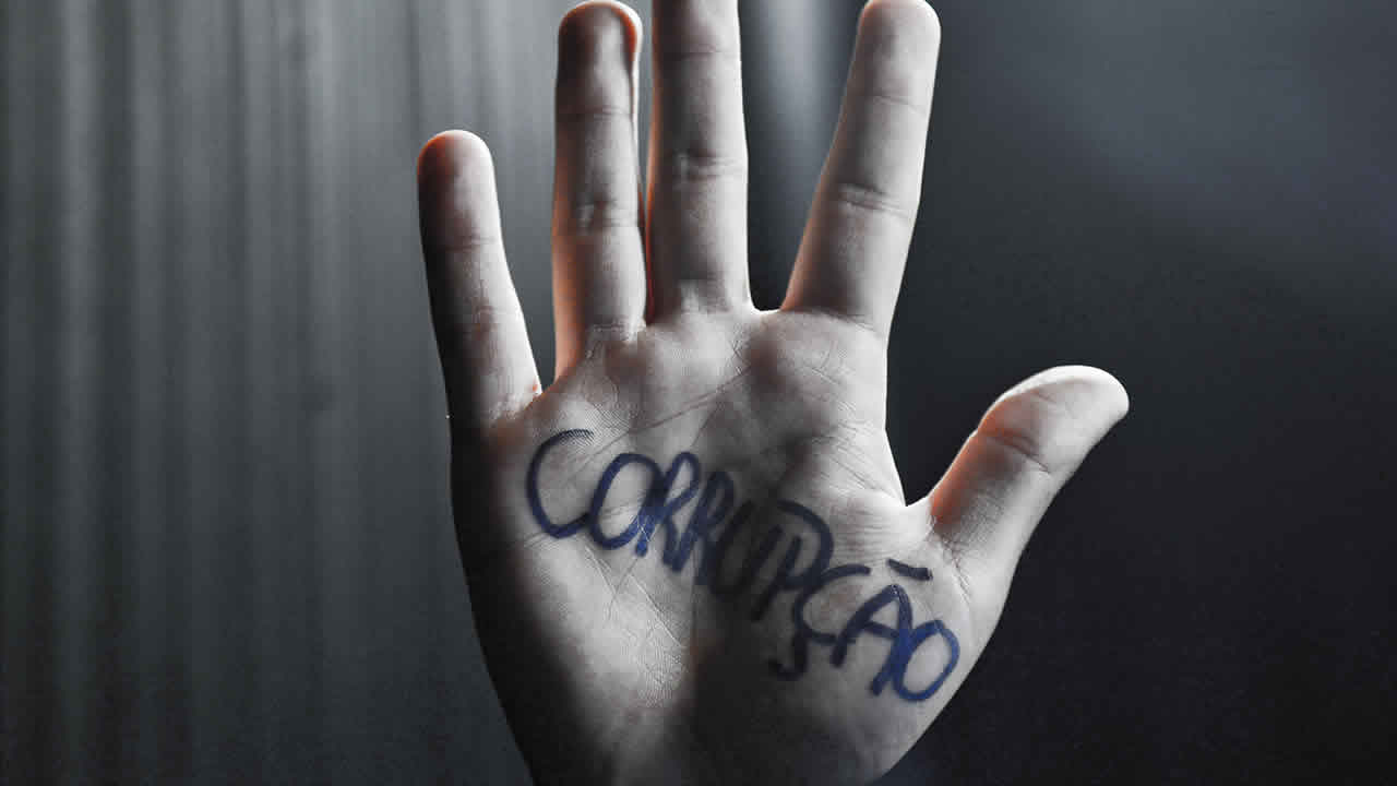 Brasil cai em ranking mundial de percepção de corrupção e ocupa 96º lugar