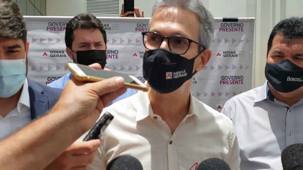Zema põe a culpa nos não vacinados por lotação de leitos nos hospitais de Minas Gerais