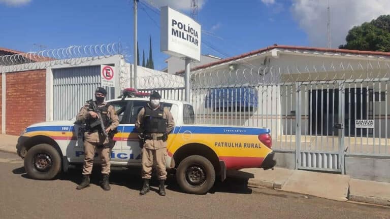 Casal armado pede orações, rende pároco de Presidente Olegário e rouba casa paroquial