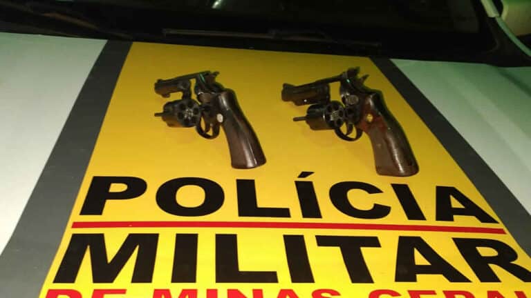 PM aborda veículo na MG-181 e flagra dois passageiros portando armas de fogo em Brasilândia de Minas