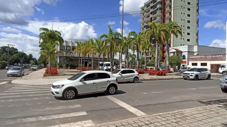Prefeitura publica edital de concurso público e processo seletivo para médicos e enfermeiros em João Pinheiro