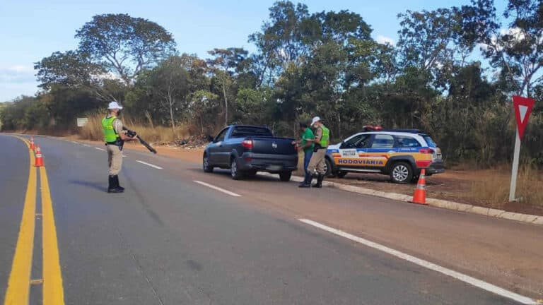 Foragido da justiça do Goiás é capturado e preso pela PM de Brasilândia de Minas durante blitz na LMG-667