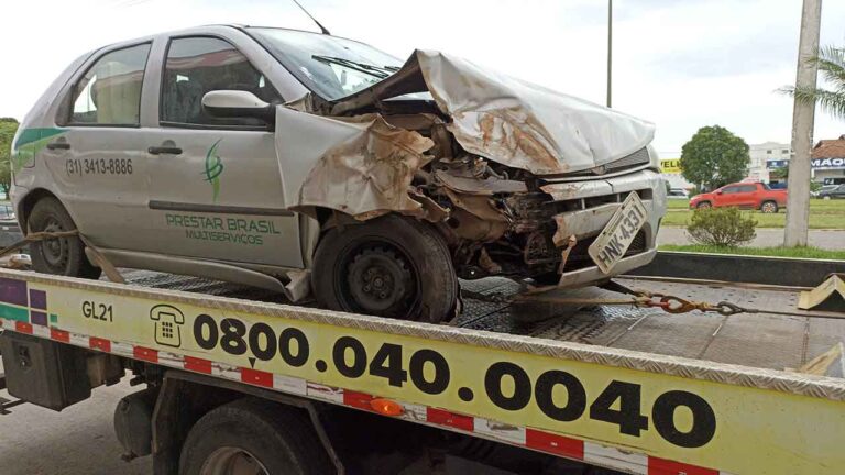Acidente entre carro e carreta deixa dois feridos na BR-040 em João Pinheiro