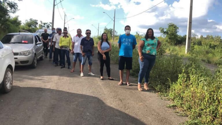 Taxistas de João Pinheiro protocolam reivindicações no Ministério Público pedindo regulamentação dos motoristas de App