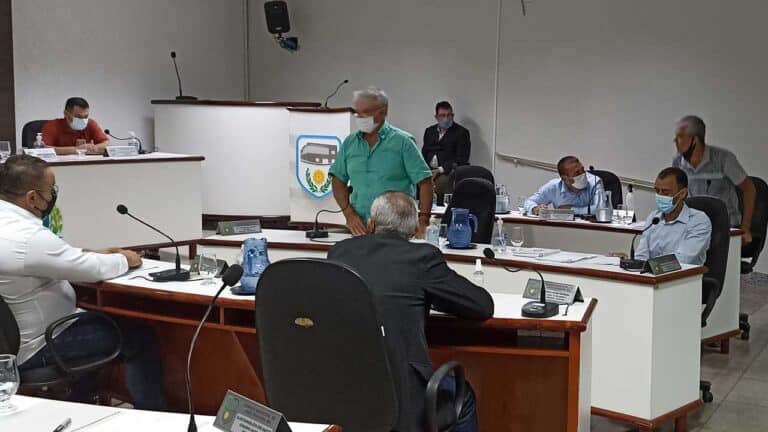 Temendo novos processos, Eli Corrêa vota contra novo reajuste e diz que não será a favor de novas irregularidades