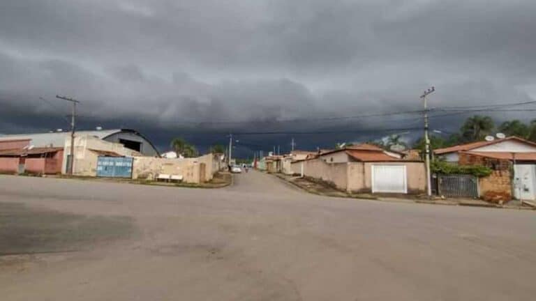 Inmet emite alerta para chuvas fortes em João Pinheiro e outras 683 cidades de MG; veja quais