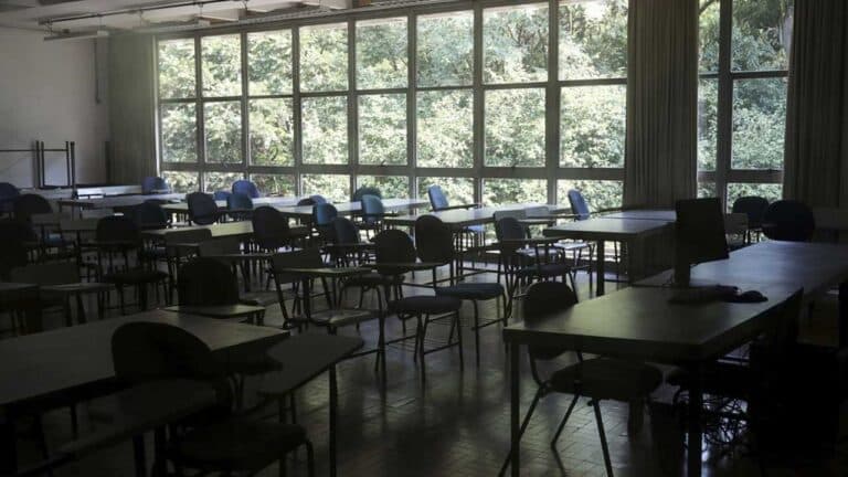 Professores da rede estadual marcam greve para o próximo mês em Minas Gerais