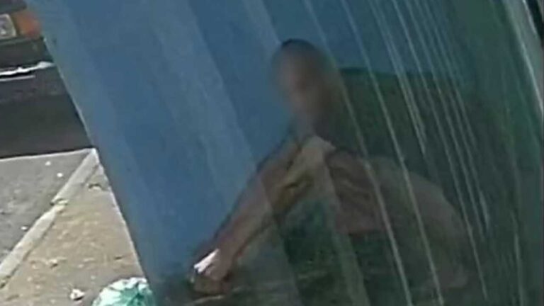 Comerciantes denunciam homem que faz suas necessidades nas portas dos comércios do Centro de João Pinheiro