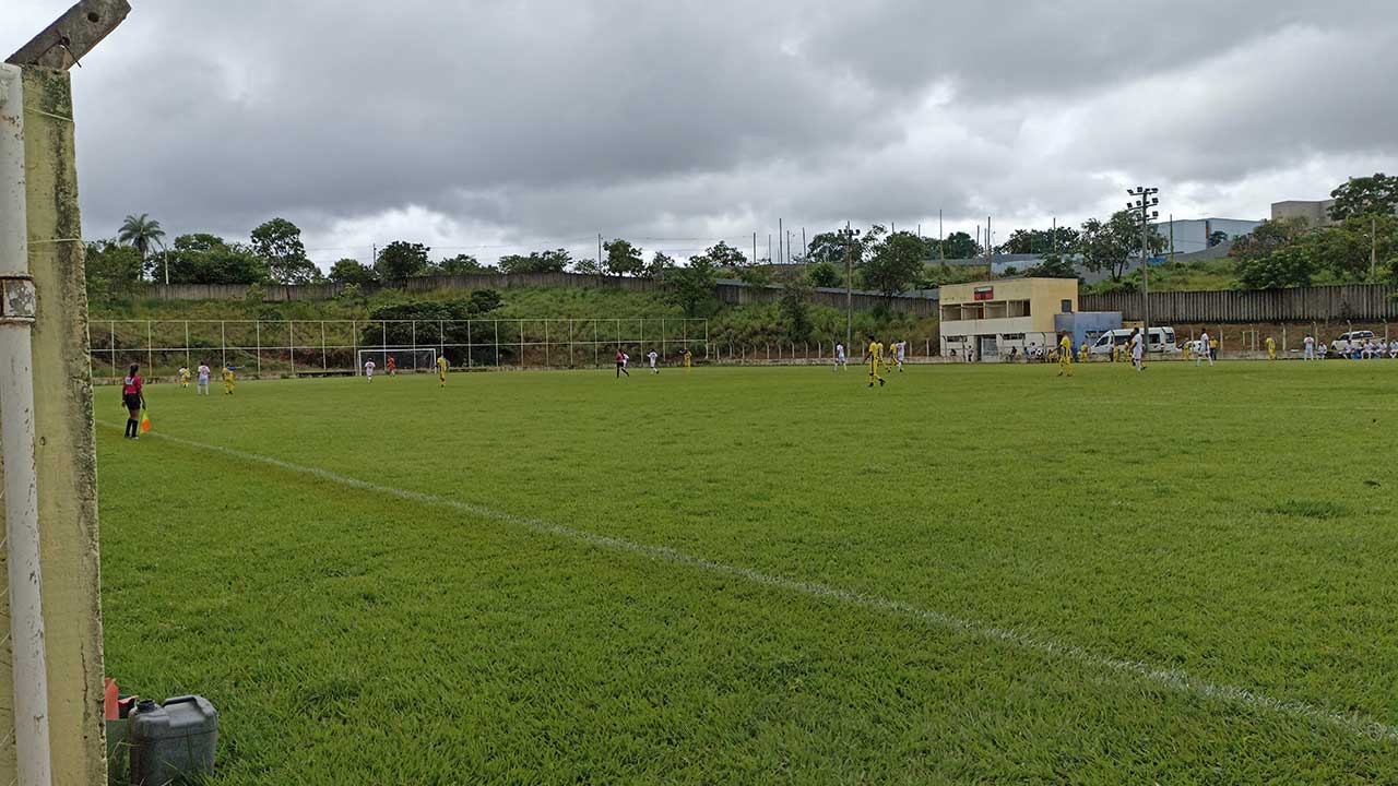 Filmagem mostra estado precário do Estádio Pinicão em João Pinheiro; prefeito responde