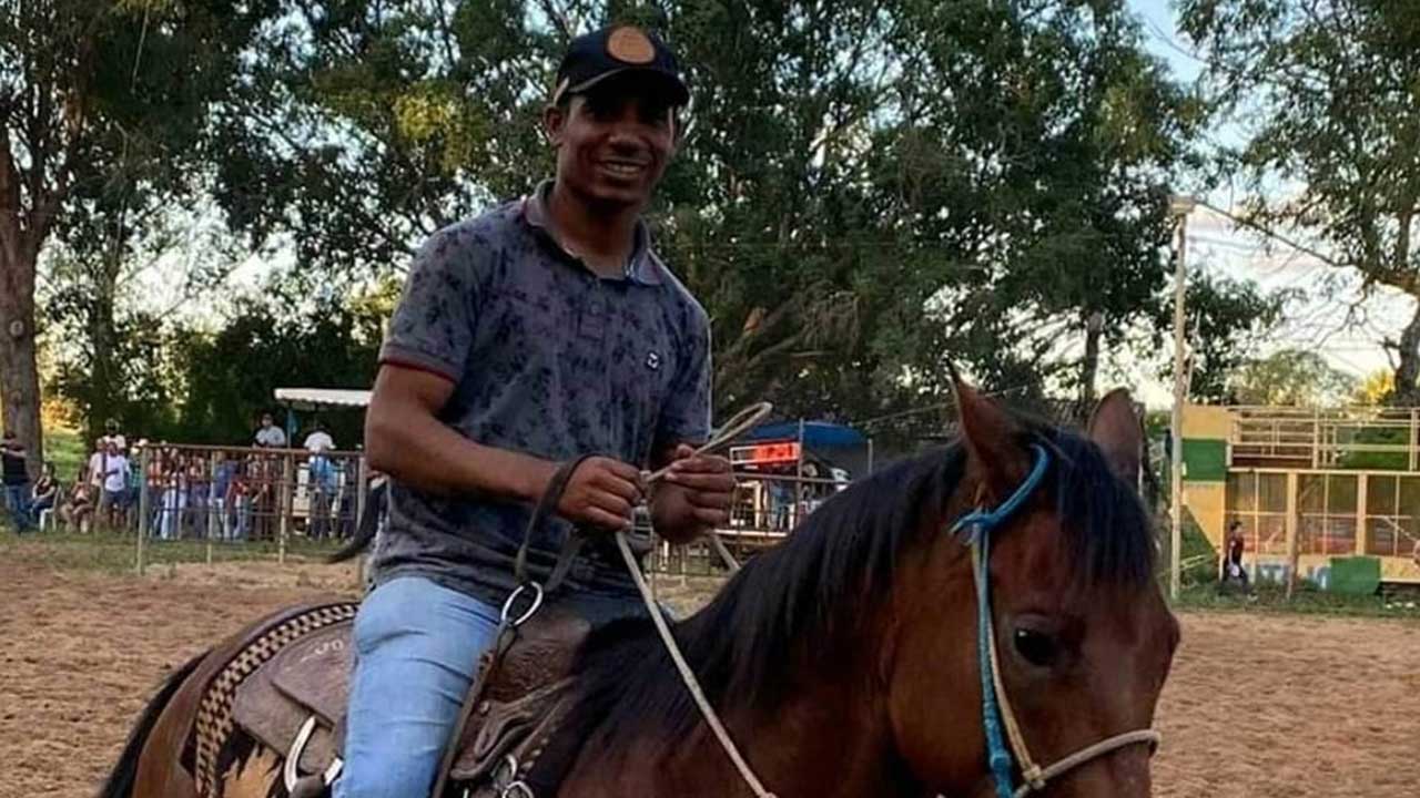 Jovem de 24 anos é assassinado em Brasilândia de Minas em possível acerto de contas em bar lotado