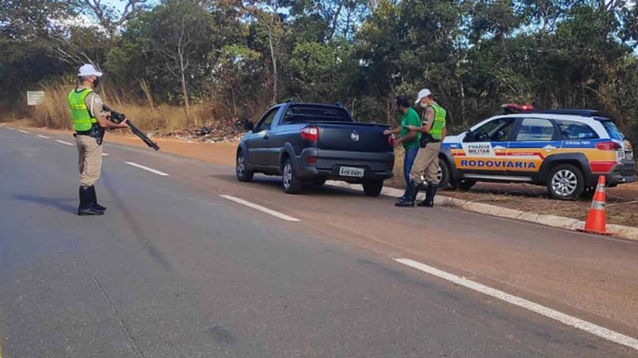 PM apreende dois rifles e munições durante o fim de semana nas rodovias estaduais de Brasilândia e João Pinheiro