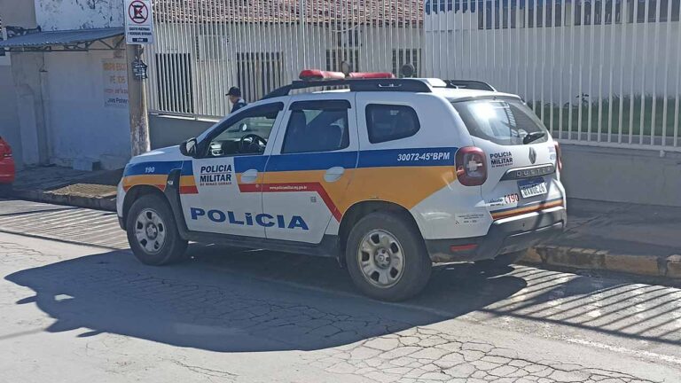 Veículo furtado atola durante fuga e ladrão acaba preso em João Pinheiro; criminoso tentou se esconder em uma fazenda