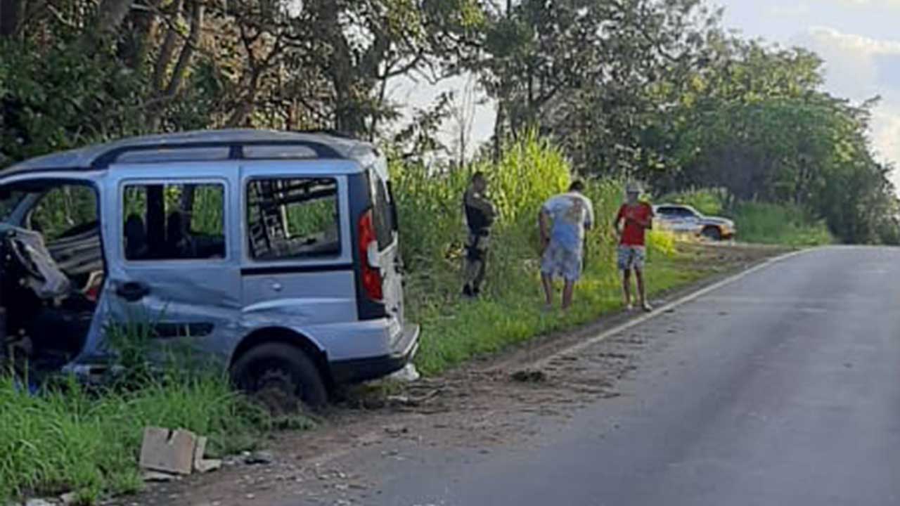 Acidente sem vítimas graves é registrado na MG-410 em Presidente Olegário
