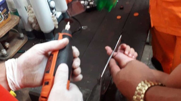 Criança prende o dedo em ralo de banheiro e é socorrida pelos bombeiros em Patos de Minas