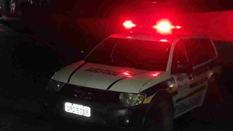 Estudante tem celular e materiais escolares roubados por criminoso armado em Paracatu