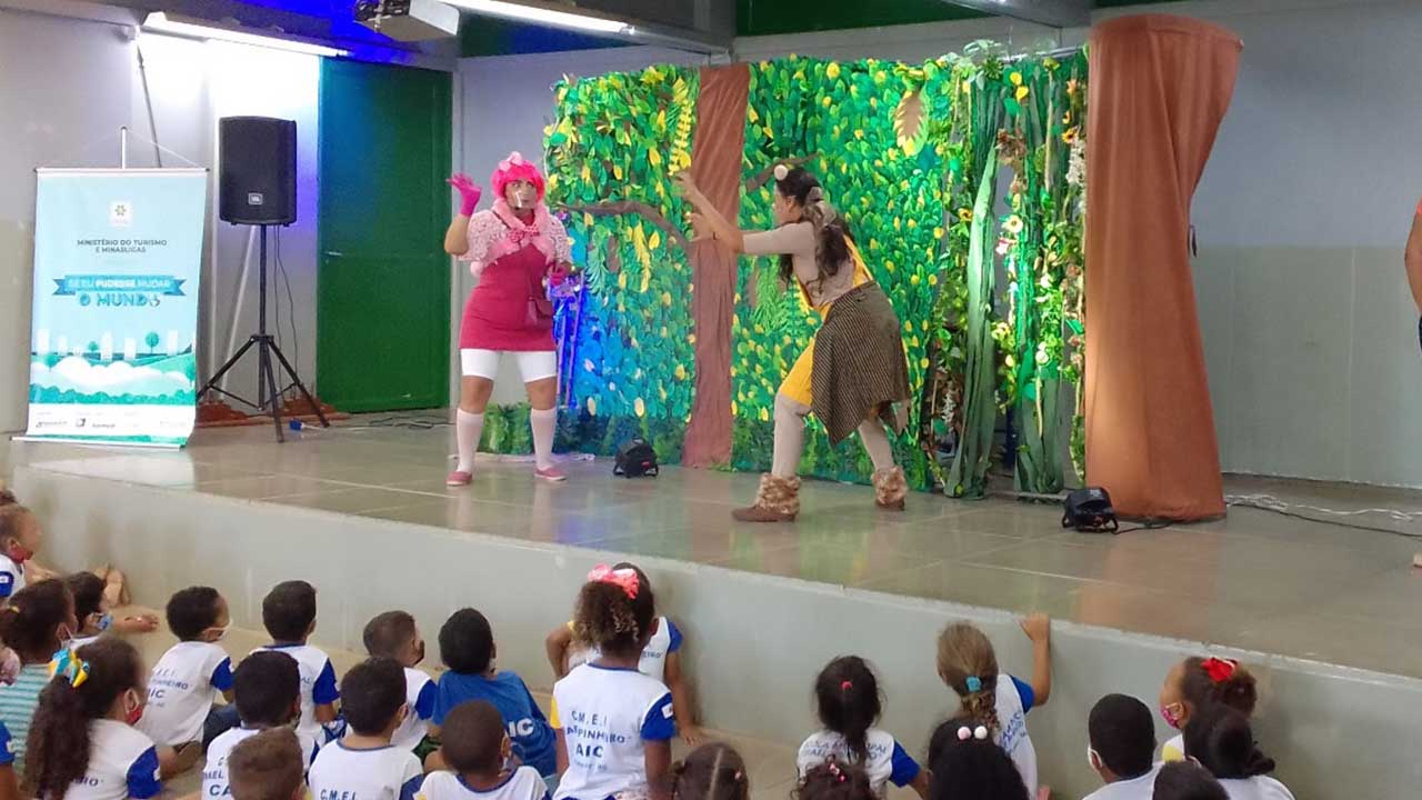 Crianças de João Pinheiro e Pirapora curtem peça “Na Trilha das Águas”