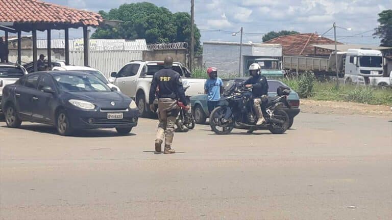 Polícia Rodoviária Federal realiza mega operação em João Pinheiro; oito veículos foram apreendidos