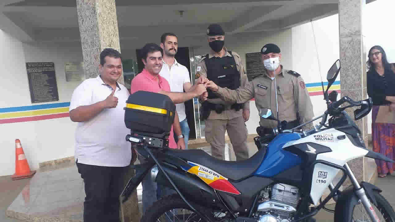 Polícia Militar de Brasilândia de Minas recebe motocicleta através de emenda parlamentar