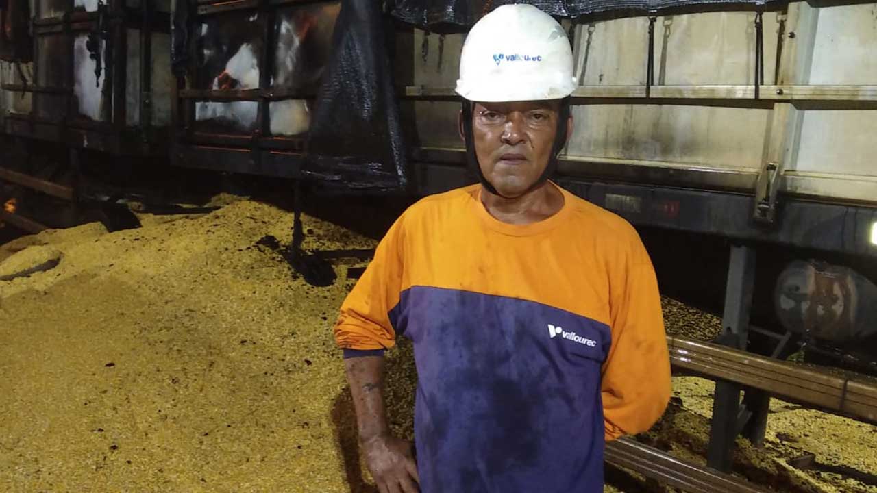 Motorista de caminhão pipa se torna herói após apagar incêndio sozinho em Brasilândia de Minas