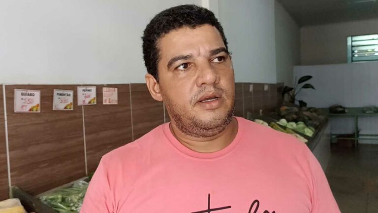 Dono de sacolão comenta alta das verduras em João Pinheiro; chuvas e preço do diesel são as causas dos aumentos