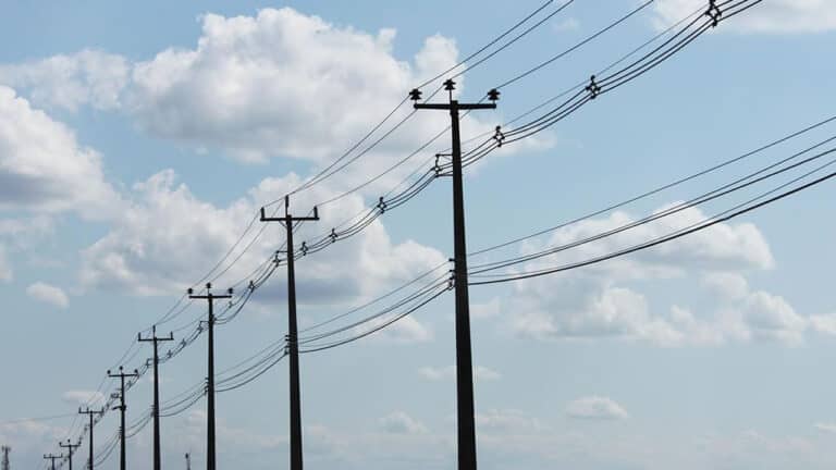 Moradores do PA Segredo amargam prejuízos após 3 dias sem energia