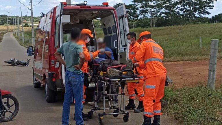 Motociclista em alta velocidade não consegue fazer curva e sofre acidente na Avenida Riviera em João Pinheiro