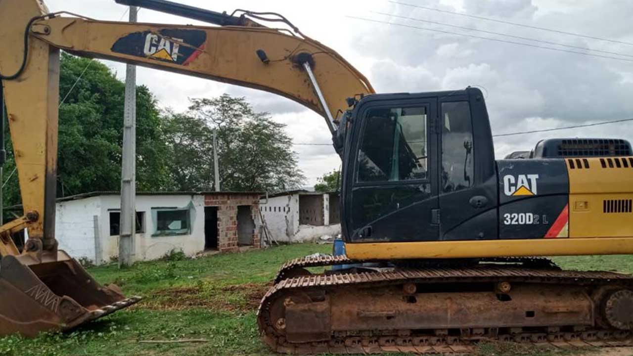 Ousadia: criminoso furta mais de 180 litros de óleo diesel de escavadeira da Prefeitura de Brasilândia de Minas
