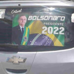 Adesivaço: apoiadores de Bolsonaro vão distribuir mais de 3 mil adesivos neste sábado em João Pinheiro