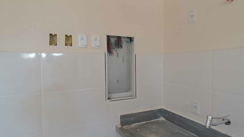 Ladrão furta fios de energia da obra da hemodiálise no Hospital Municipal, em João Pinheiro