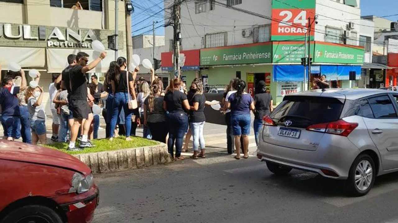 Professores de Minas suspendem greve, mas só retornarão às escolas na segunda-feira
