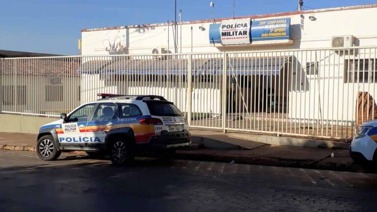 Em plena luz do dia, adolescente armado assalta jovem no Bairro Aeroporto, em João Pinheiro