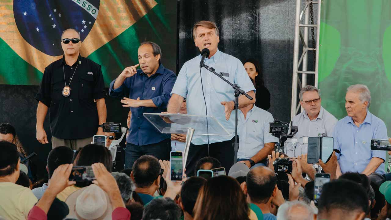Bolsonaro relembra rombo da Petrobrás nos governos do PT durante seu discurso em João Pinheiro