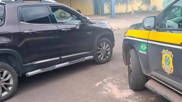 PRF recupera caminhonete furtada e dois acabam presos em Varjão de Minas