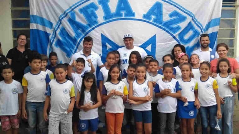 Máfia Azul: torcedores de João Pinheiro vão para o sexto ano consecutivo realizando o projeto Páscoa Solidária