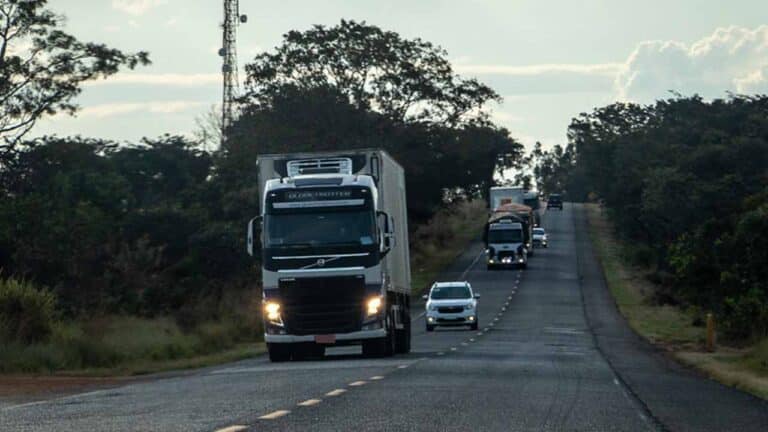 Vai viajar no feriadão? Veja os dias e horários em que os caminhões não estarão nas rodovias