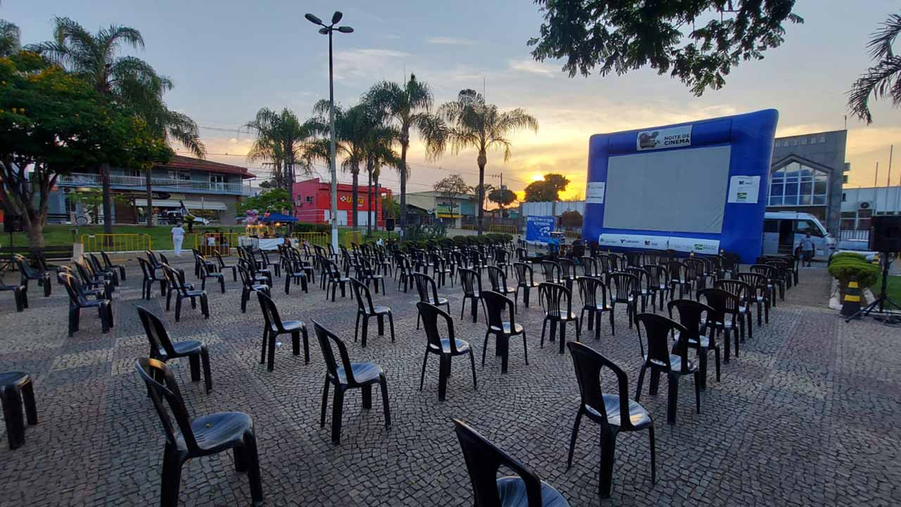 Filmes serão exibidos em praça pública na cidade de João Pinheiro; veja os dias e horários