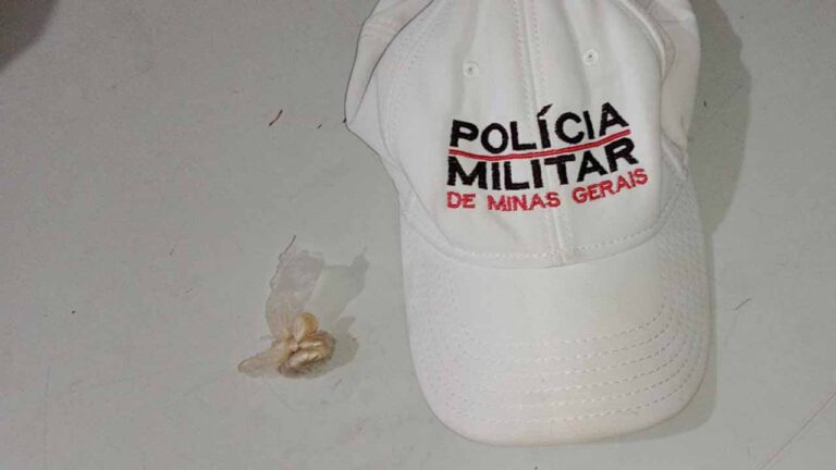Motociclista pinheirense é preso portando bucha de maconha na BR-352, em Patos de Minas