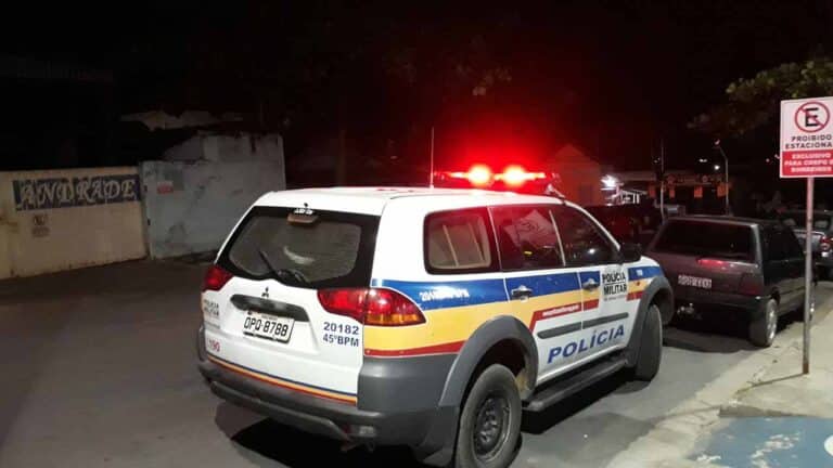 Prostituta suspeita de aliciar a filha de 12 anos para ser estuprada por homem de 40 é presa em João Pinheiro