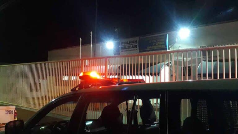Descontrolado, homem agride com socos, pontapés e joga até pedras na ex-esposa em João Pinheiro