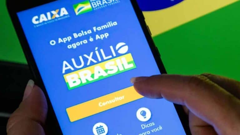 Câmara aprova valor permanente de R$ 400 no Auxílio Brasil; saiba como receber